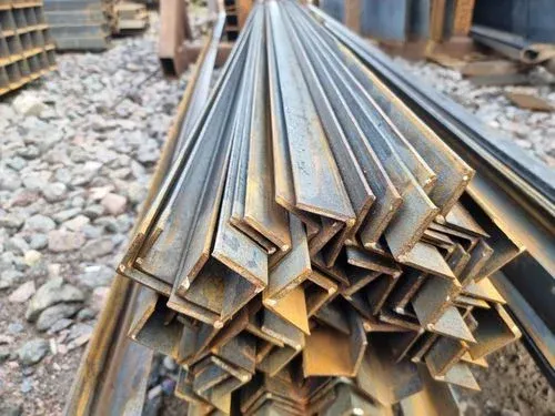 Уголок стальной равнополочный 25х25х3 мм г/к