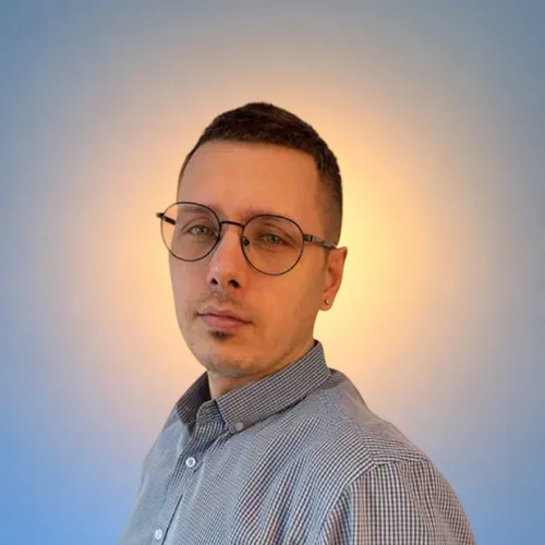 Павел Комаров