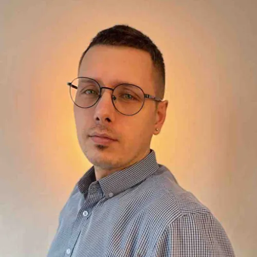 Павел Комаров