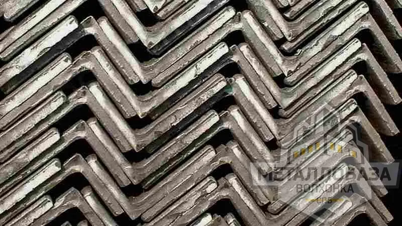 Уголок стальной неравнополочный